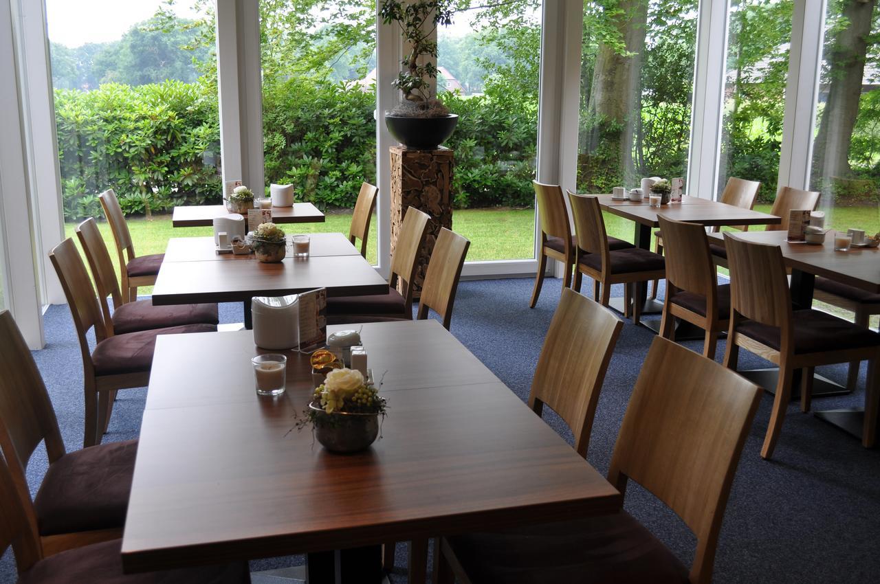 Hellmanns Hotel Bremers Bauerndiele Wiefelstede Exteriör bild
