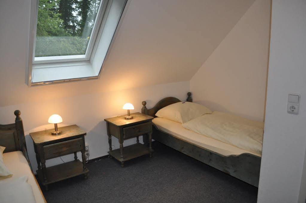 Hellmanns Hotel Bremers Bauerndiele Wiefelstede Exteriör bild