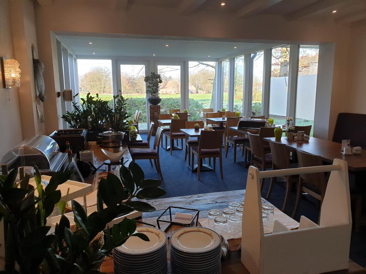 Hellmanns Hotel Bremers Bauerndiele Wiefelstede Exteriör bild